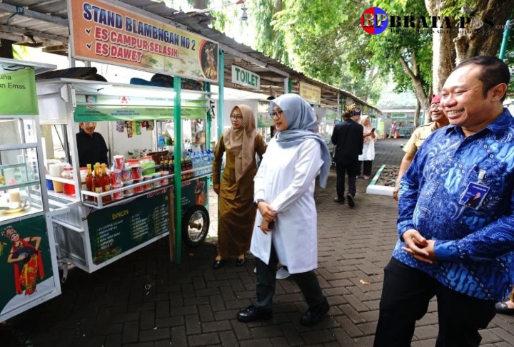 Puluhan PKL Banyuwangi Terima Bantuan Gerobak, Bupati Ipuk: Apresiasi CSR BPR Jatim