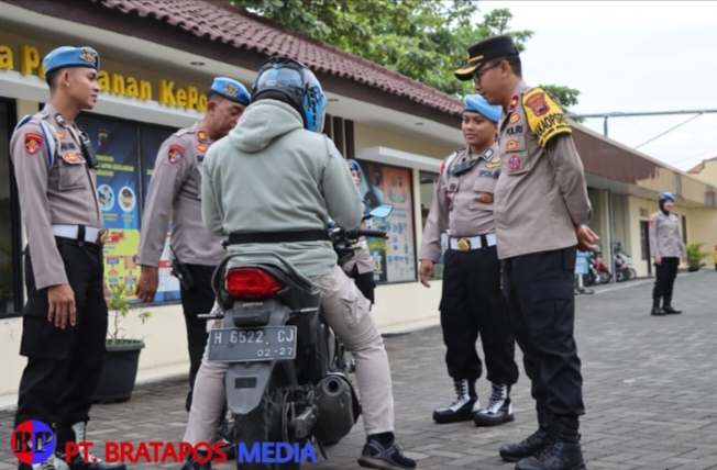 Polres Demak Gencarkan Operasi Knalpot Brong, Anggota Polri dan ASN Mapolres pun Tak Luput Dicek