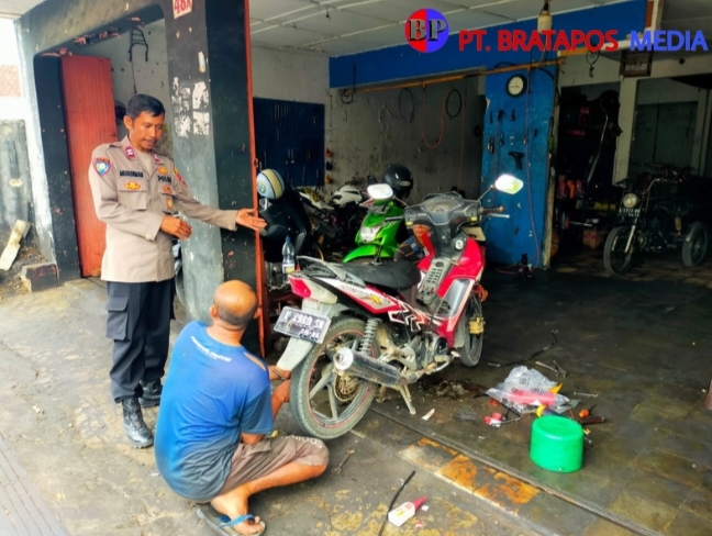 Cegah Penggunaan Knalpot Brong, Satbinmas Polres Blora Sosialisasi di Bengkel Motor