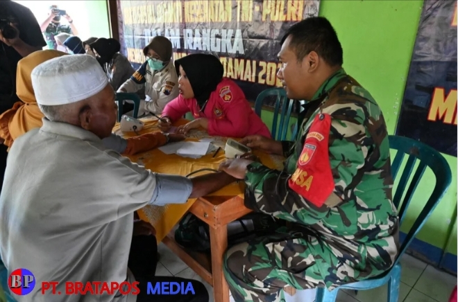 Kodim 0726/Sukoharjo dan Polres Sukoharjo Gelar Karya Bakti Tanam Pohon dan Pelayanan Kesehatan