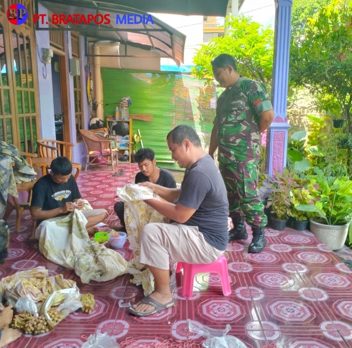 Motivasi dan Pendamping Pelaku UMKM Pembuatan Batik Jimpit oleh Babinsa Joyotakan