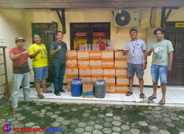 Polsek Juwana Geledah Truk, Amankan 1.281 Botol dan 2 Jerigen Arak