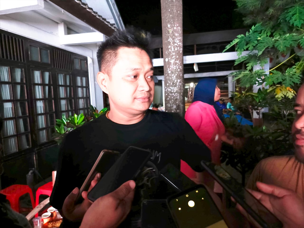 Banyaknya APK Caleg Gerinda dan Capres-Cawapres No.2 yang Dicopot, Respon Tomi Gandhi: Bawaslu Kota Blitar Terkesan Panik…Ada Apa!!!