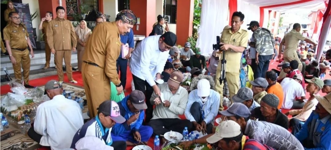 Bersama Ratusan Abang Becak, Bupati Sumenep Merayakan Ulang Tahun Ke-45