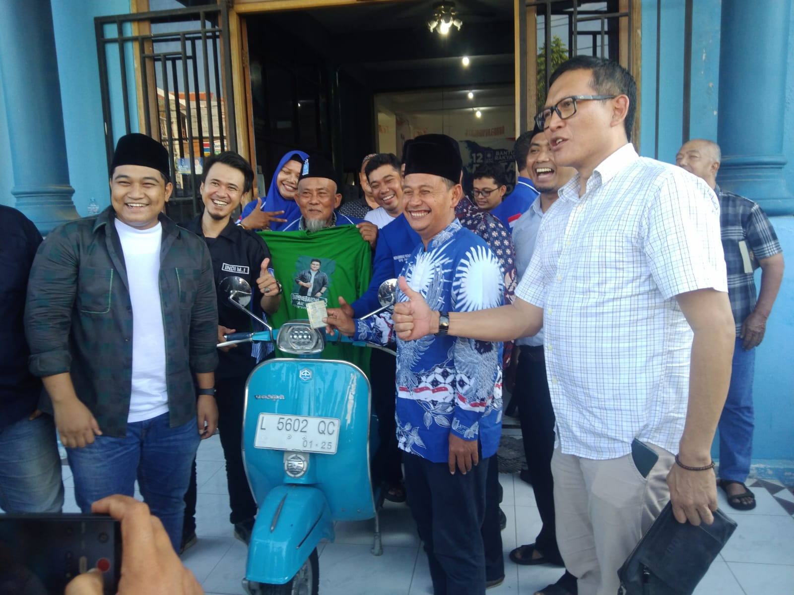 Ditandai Pemberian Sepeda Motor Vespa, Syahrul Munir Daftar Bacabup Ke PAN