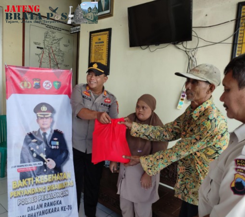 Polres Pekalongan Berikan Pemeriksaan Kesehatan dan Bantuan Sembako Untuk Penyandang Disabilitas