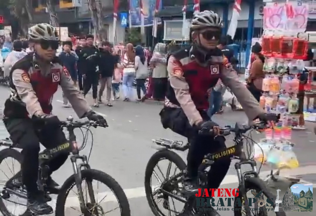 Berikan Rasa Aman, Sat Samapta Polres Grobogan Patroli Sepeda di CFD Purwodadi