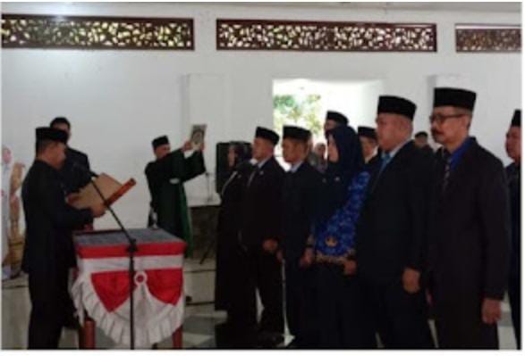 Pj Bupati Empat Lawang Lantik Sejumlah Pejabat di Lingkungan Pemkab Empat Lawang.