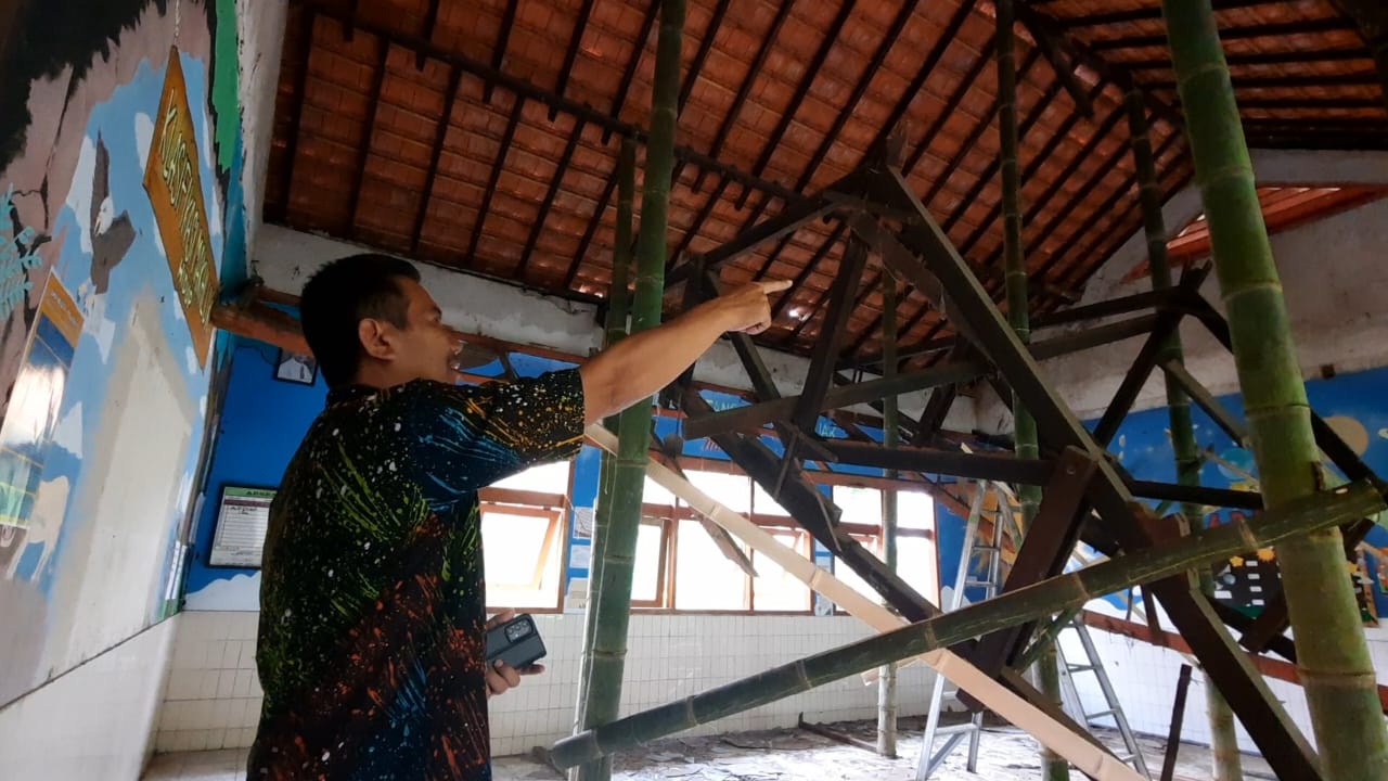 Ambruknya Atap Kelas di SMPN 1 Ngariboyo, Ungkap Rapuhnya Pengawasan Infrastruktur Pendidikan di Magetan