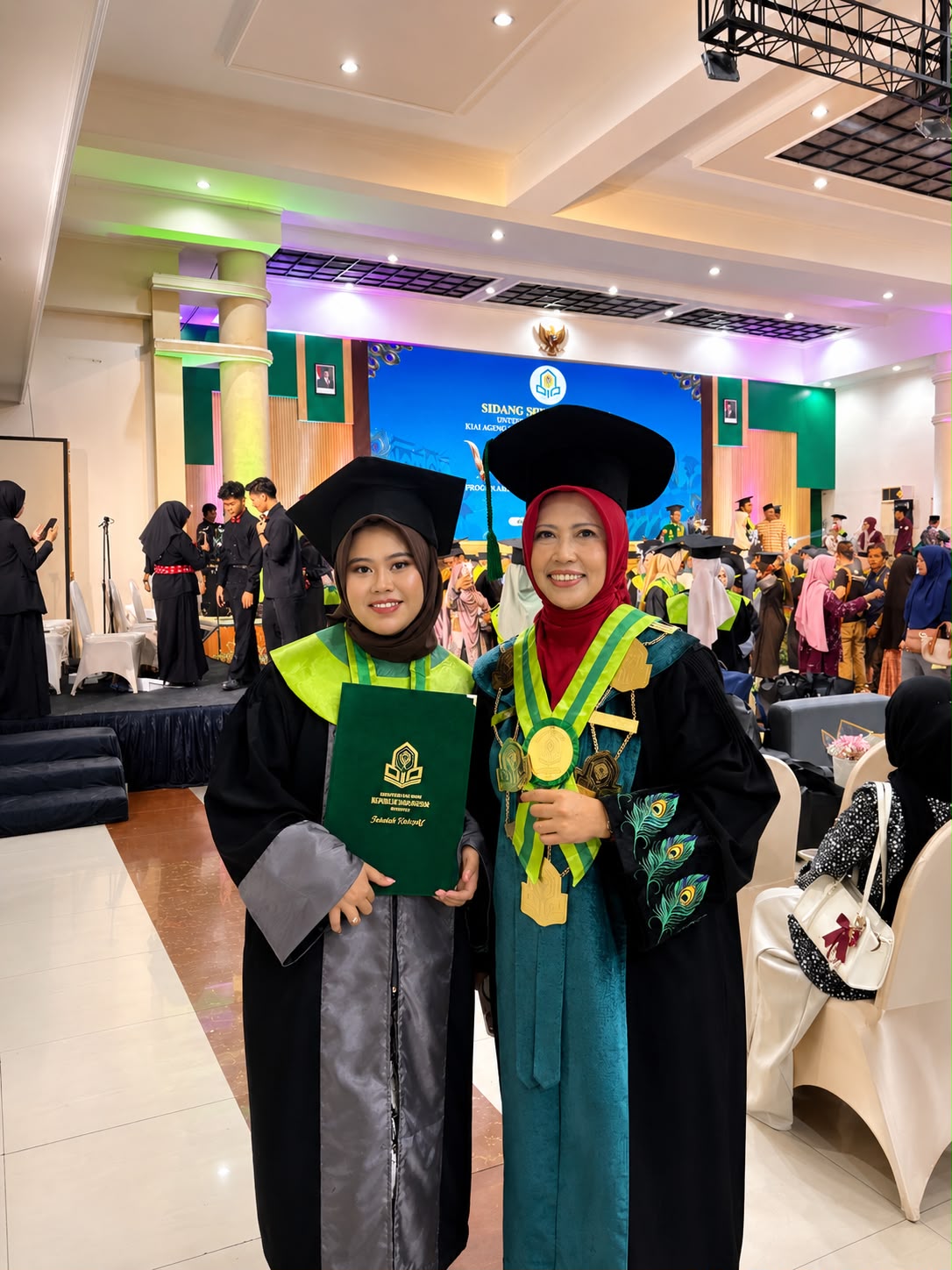 Anak Tukang Kayu Raih Gelar Cumlaude, Minul Anggraeni Buktikan Mimpi Tak Ditentukan Keadaan