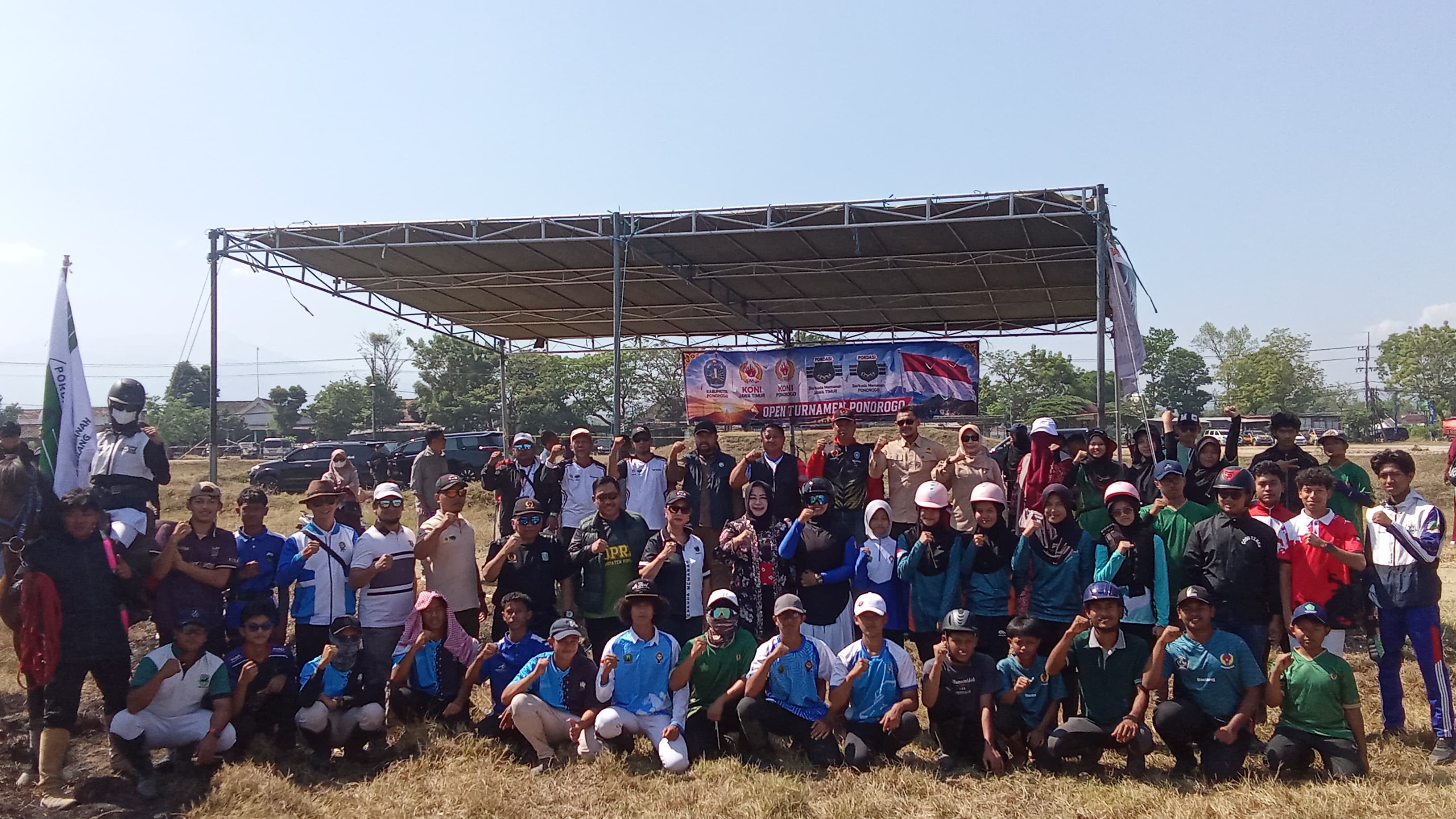 Apresiasi Luar Biasa Dari Plt. Bupati Lisdyarita, Saat Buka Turnamen Cabang Olahraga Pordasi Berkuda Memanah