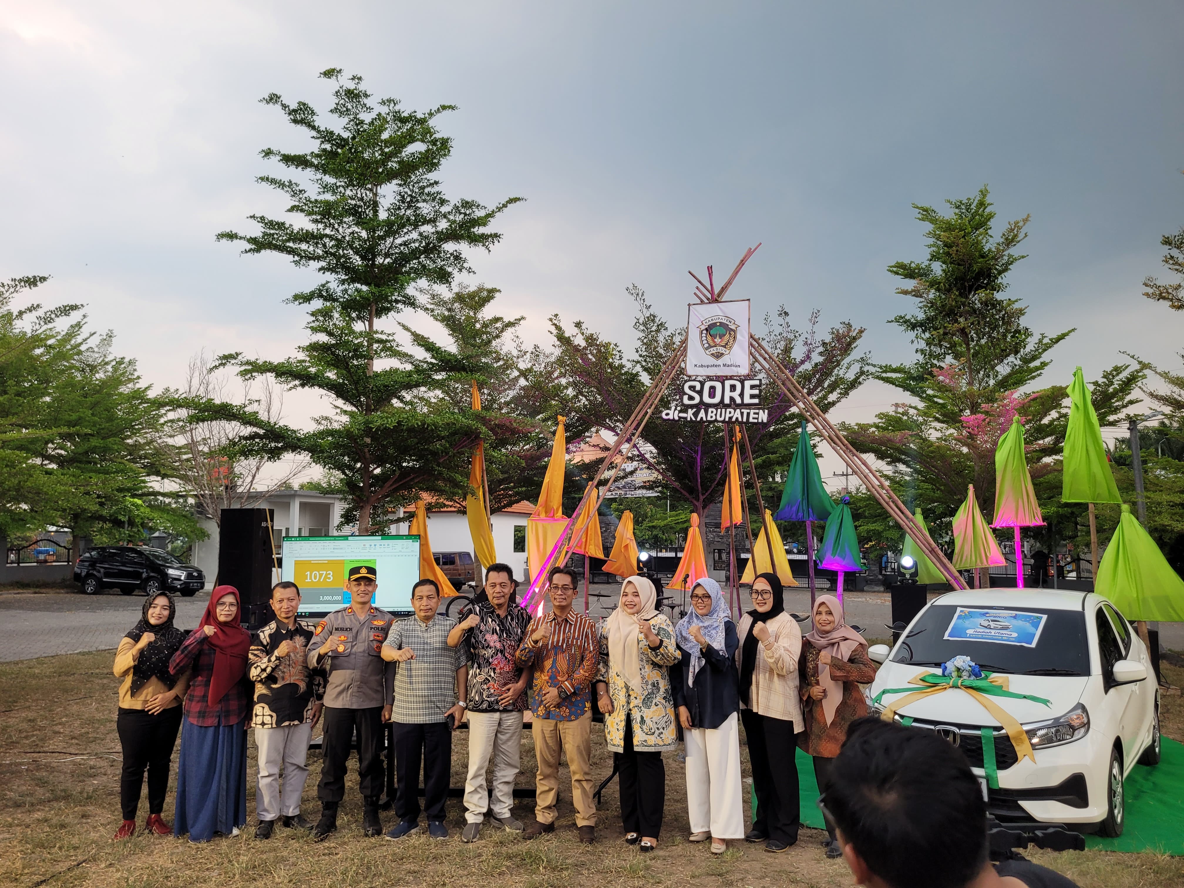 Bank Madiun, Gelar Penarikan Hadiah Utama Sinarmas Brio di Kampung Pesilat