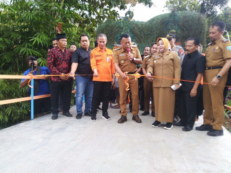 Bupati Dan Wakil Bupati Ponorogo Resmikan Jembatan Yang Menjadi Akses Vital Bagi 400 Warga Di Desa Munggu, Bungkal
