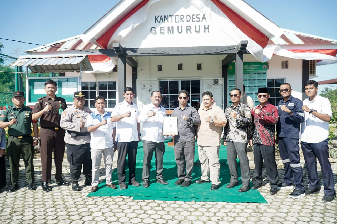 Bupati Karimun H. Ings Iskandarsyah Resmikan Lapangan Futsal dan Jadikan Desa Gemuruh sebagai Percontohan Koperasi Merah Putih