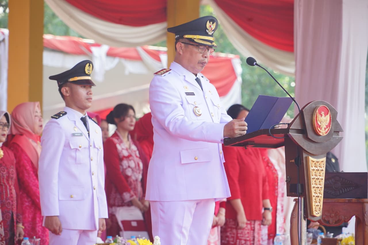 Bupati Madiun Pimpin Upacara Peringatan HUT ke-81 Kemerdekaan Republik Indonesia di Alun-Alun Reksogati Caruban