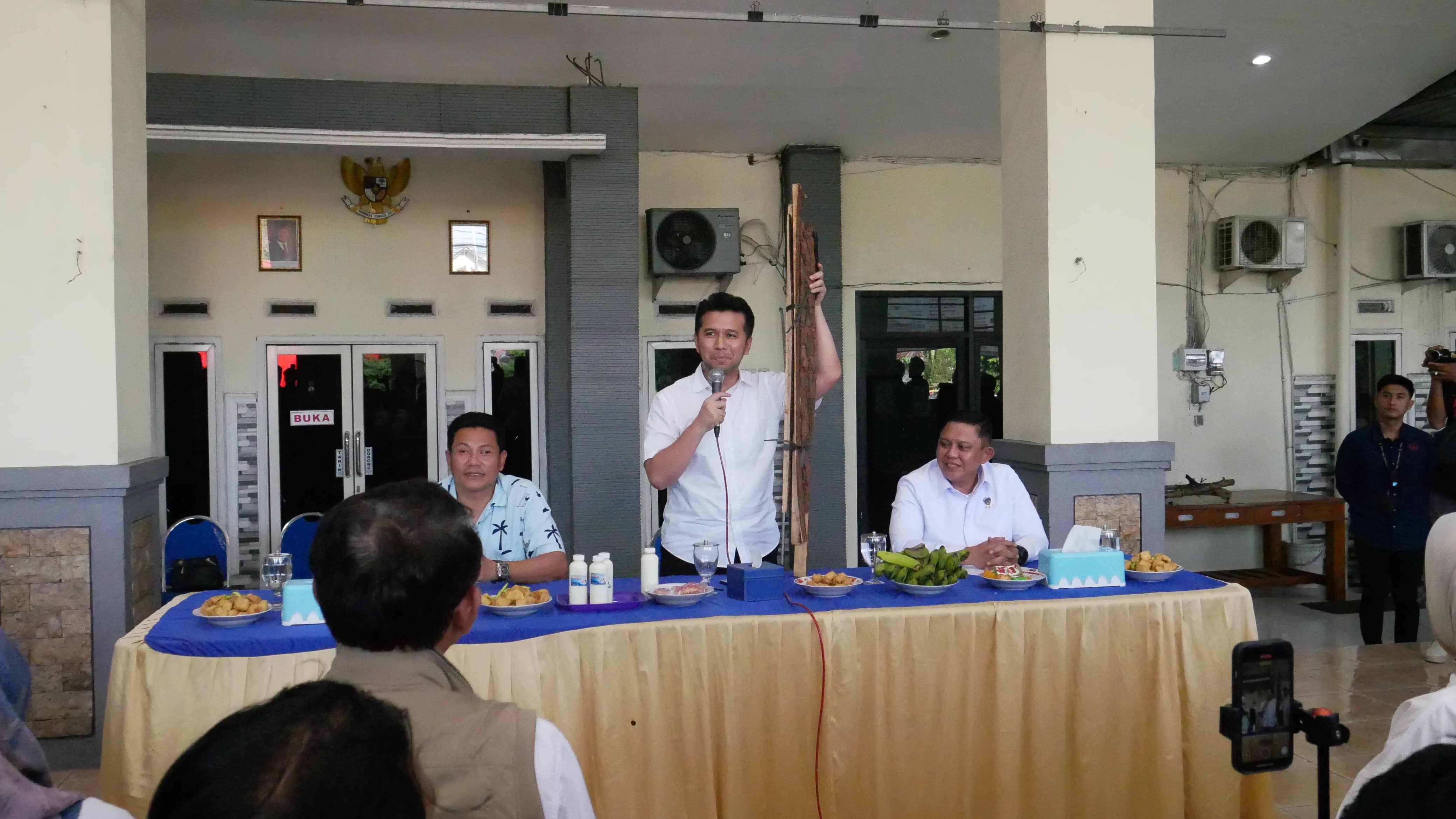 Bupati Sidoarjo, Wagub Jatim, dan Deputi KLHK Gelar Audiensi dengan Pemilik Pabrik Tahu Tropodo Terkait Pencemaran Lingkungan