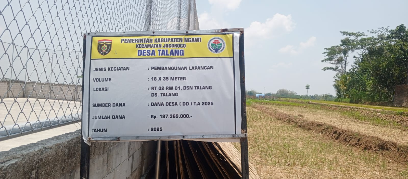 Dengan Menggunakan Dana Desa Tahun Anggaran 2025 Pemerintah Desa Talang Bangun Lapangan