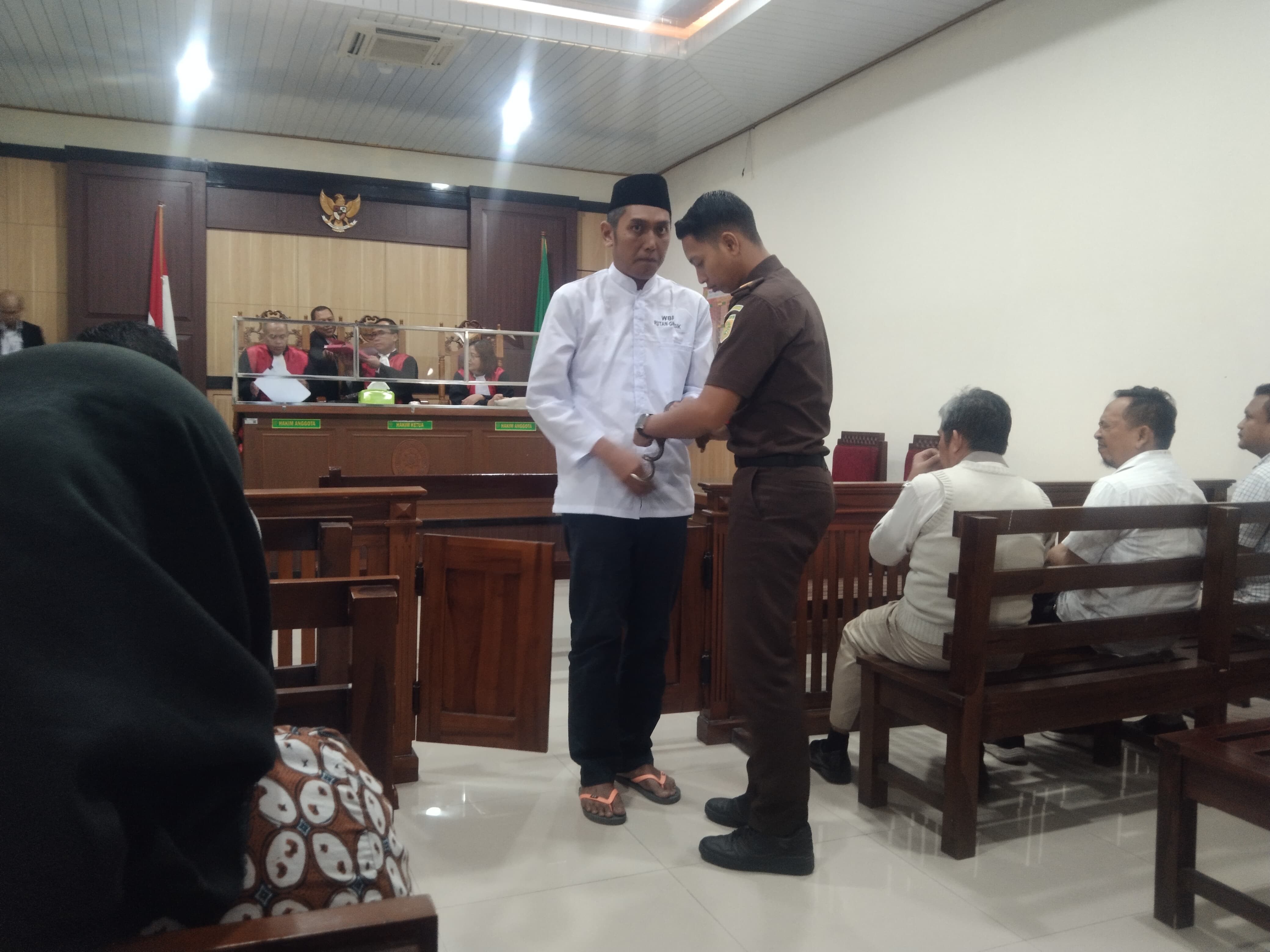 Dilaporkan Dosen, Oknum Guru SMA Negeri di Situbondo Harus Berurusan Dengan Hukum