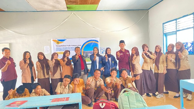 Dosen PPKn FKIP Unram Edukasi Siswa MTs Hidayatussibyan NW Sengkerang Waspadai Pengaruh Film Animasi terhadap Persatuan Bangsa