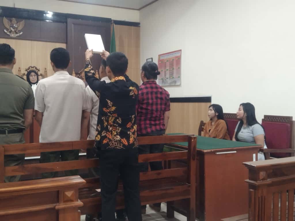 Dua Purel Asal Malang Dan Jember Penjual Miras Di Warung Goyang Jalani Sidang Tipiring