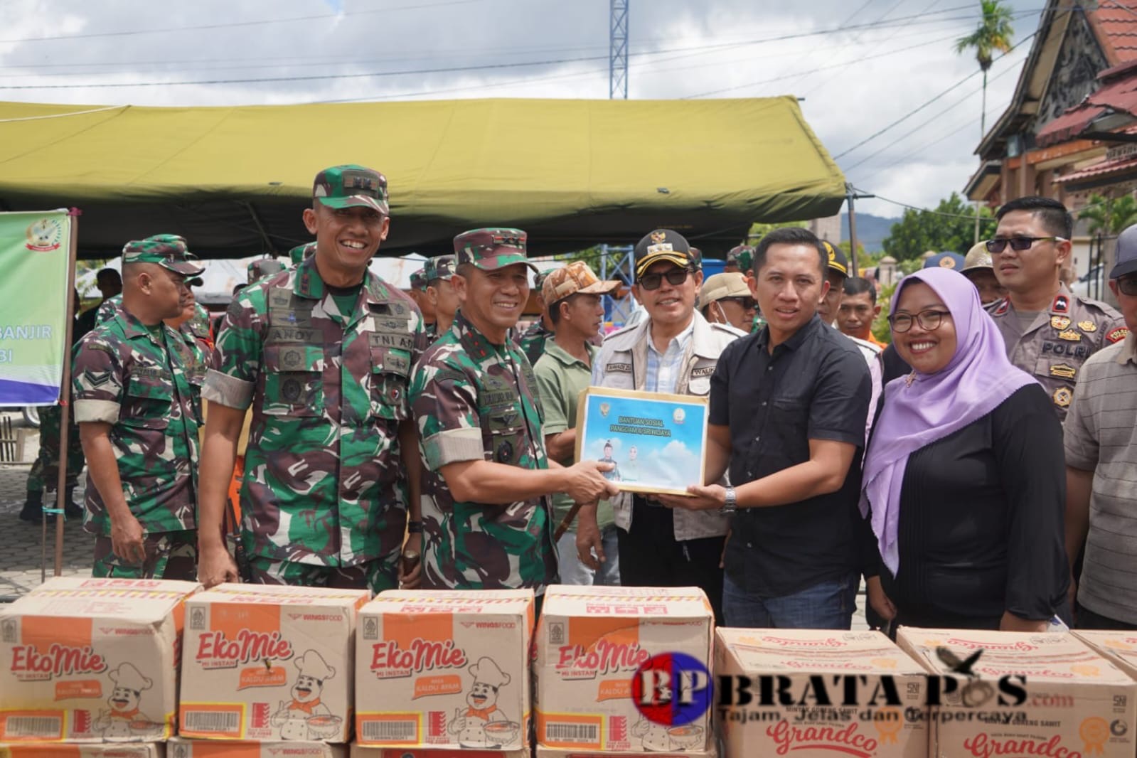 Kunjungi Kerinci, Pangdam II/Swj Cek Posko Bencana dan Beri Bantuan