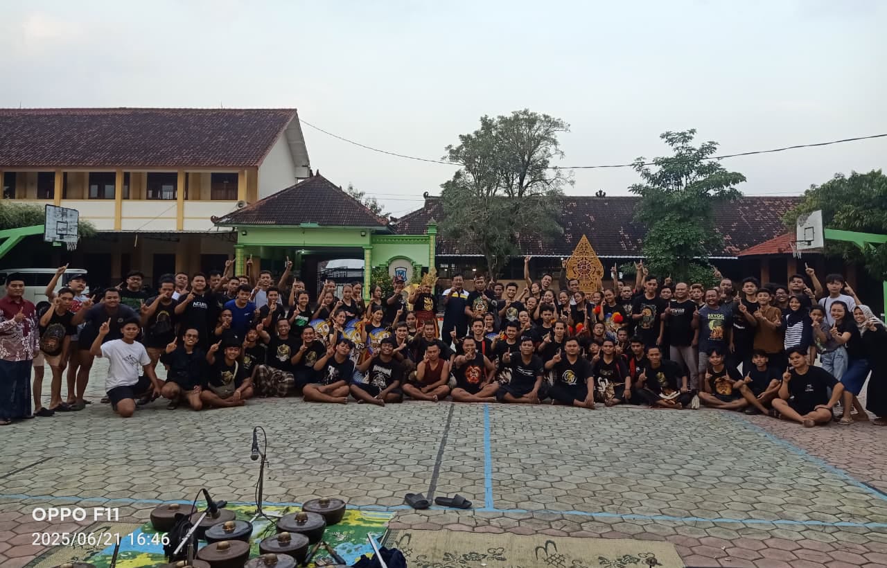 Group Reyog Kencana Dewi Hotel Siap Tampil Di FNRP XXX 2025. Sugiri Heru Sangoko : Ini Bukan Soal Panggung, Tapi Bentuk Komitmen Dan Tanggung Jawab Pelaku Usaha Menjaga Warisan Budaya Asli Ponorogo.