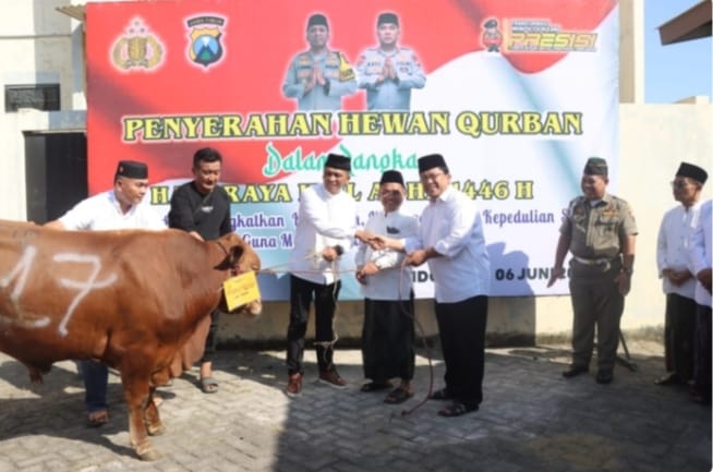 Idul Adha, Polresta Sidoarjo Bagi Hewan Qurban