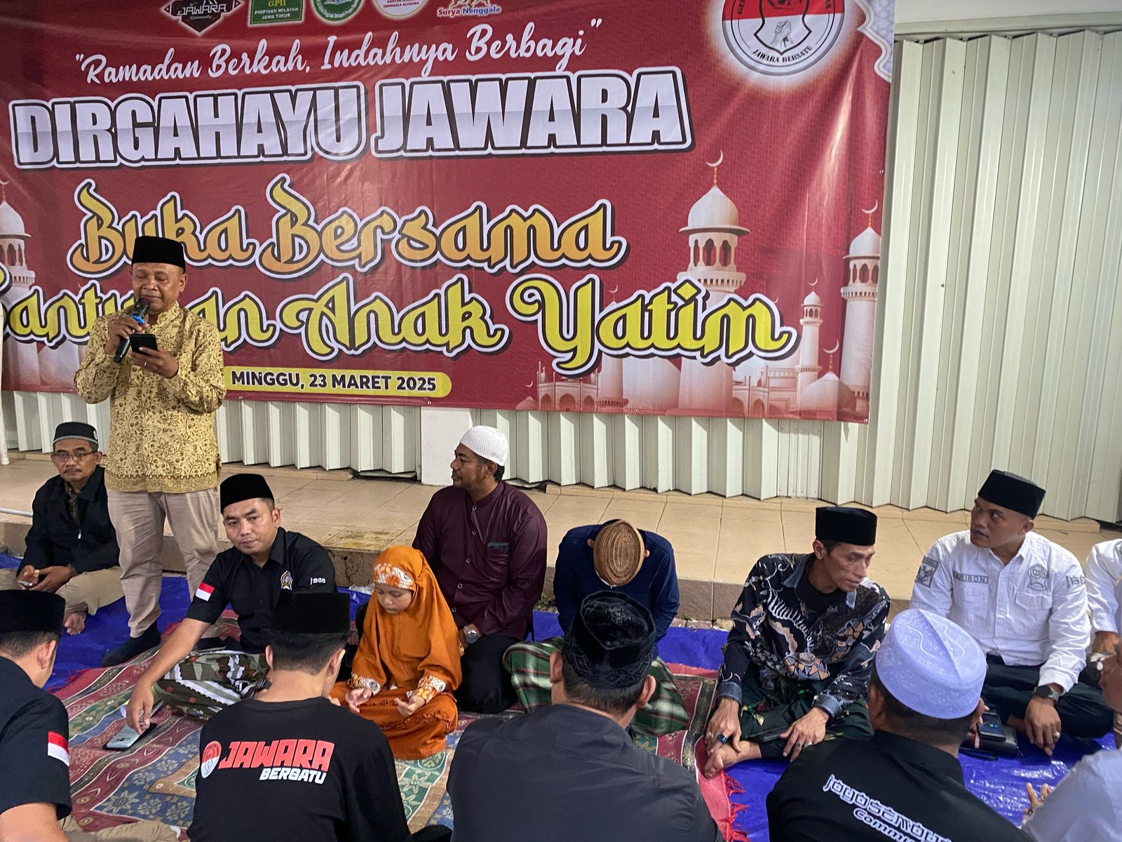 "Jawara Bersatu dan Joyosemoyo Community Santuni Yatim-Piatu dan Gelar Buka Bersama di Sidoarjo"