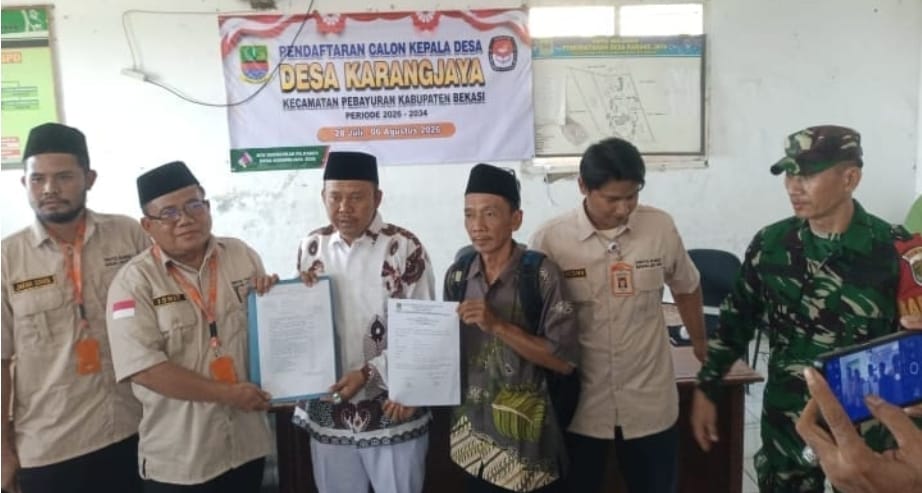 Junaedi Resmi Daftar Bakal Calon Kepala Desa Karangjaya, Antusias Pendukung Padati Kantor Desa