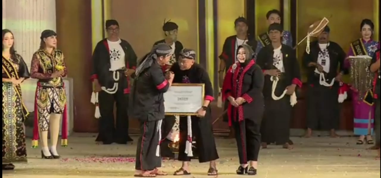 Kado Istimewa, Pemkab Ponorogo Terima Sertifikat Penghargaan Dari UNESCO Dalam Upacara Pembukaan Perayaan Grebeg Suro 2025