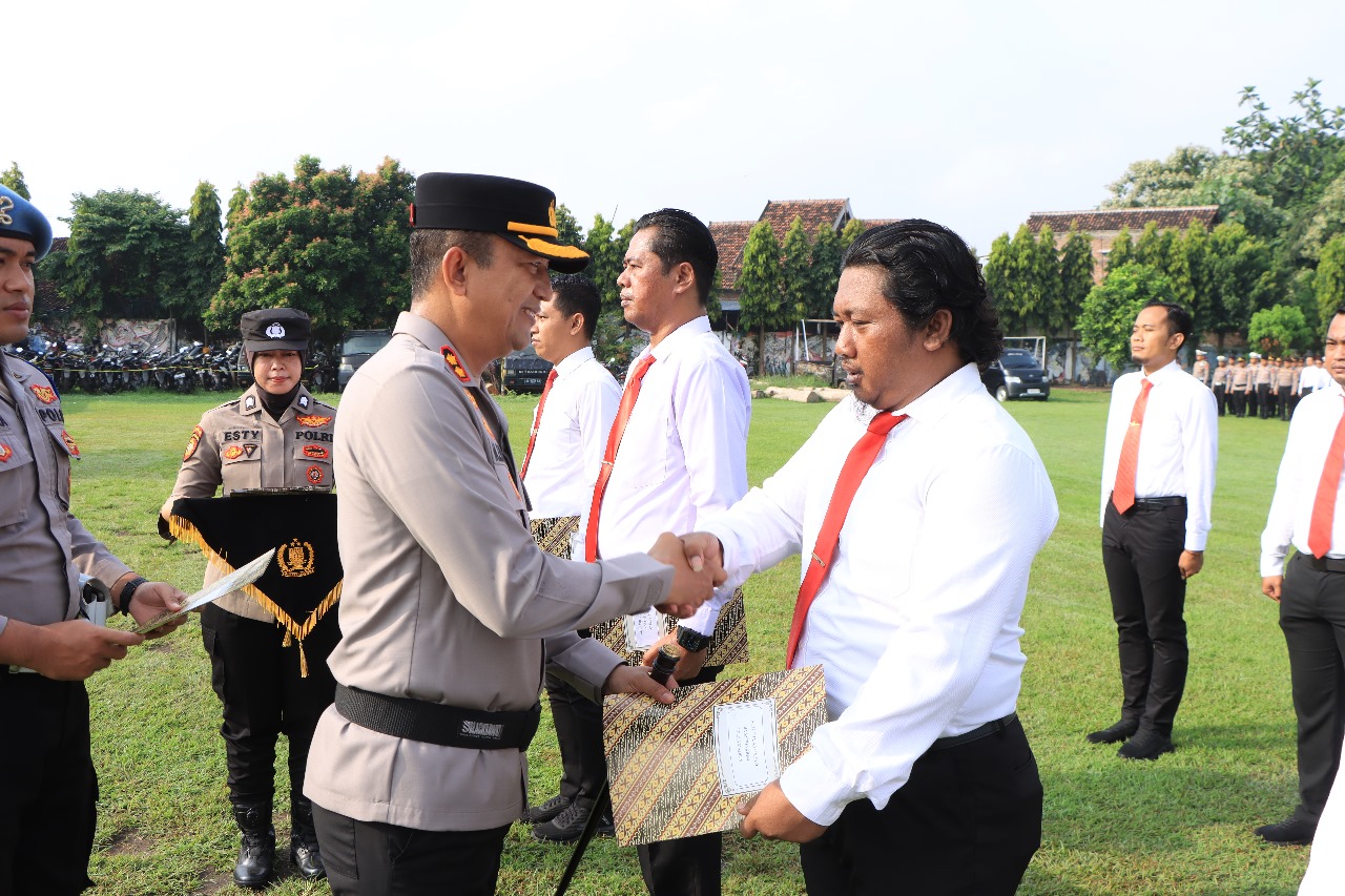 Kapolres Madiun Beri Penghargaan kepada 17 Personel Satreskrim Berprestasi, Apresiasi atas Dedikasi dan Profesionalisme