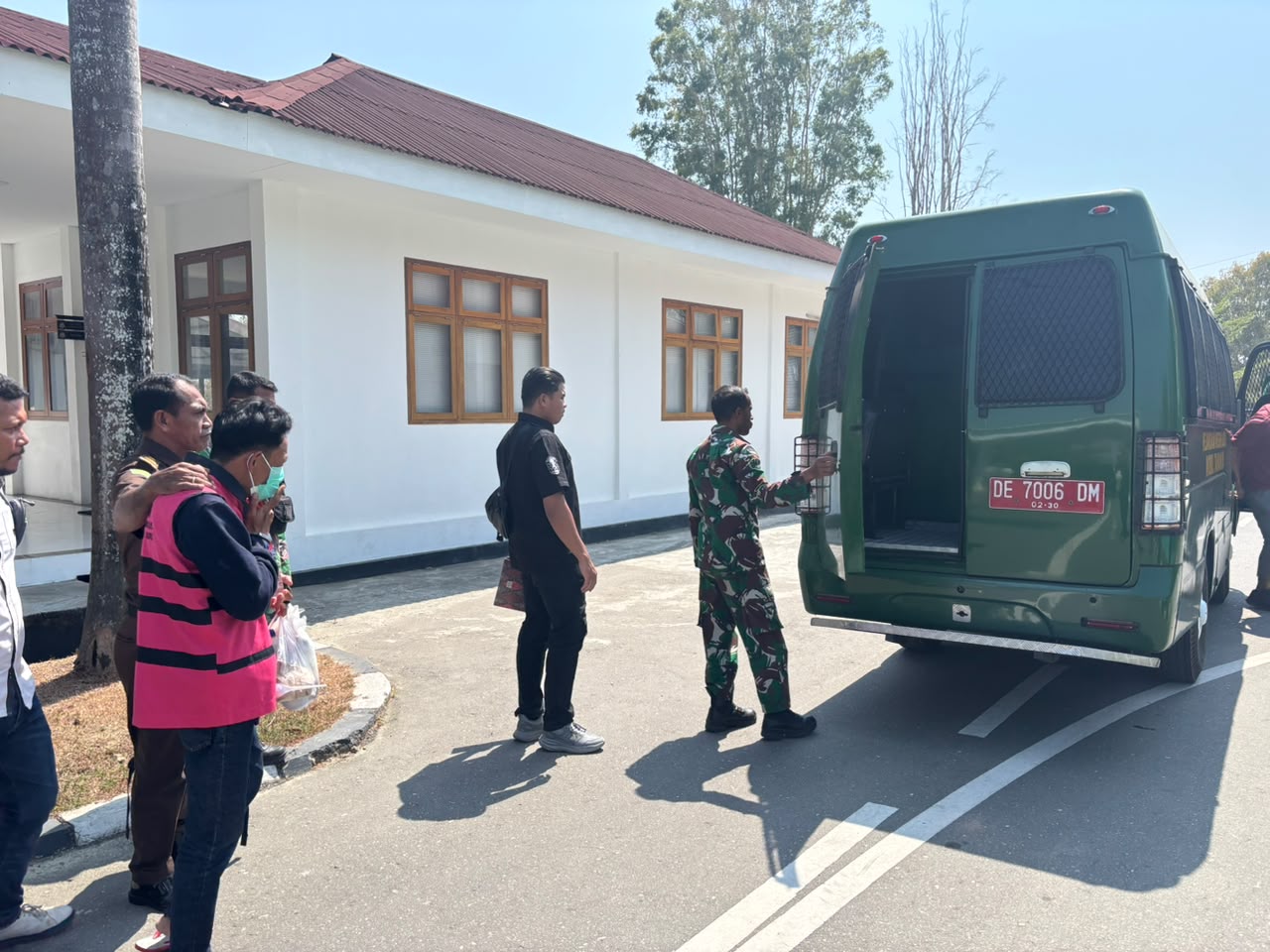 Kejari Buru Tahan Mantan Bendahara Dinkes Bursel Terkait Korupsi Dana KB