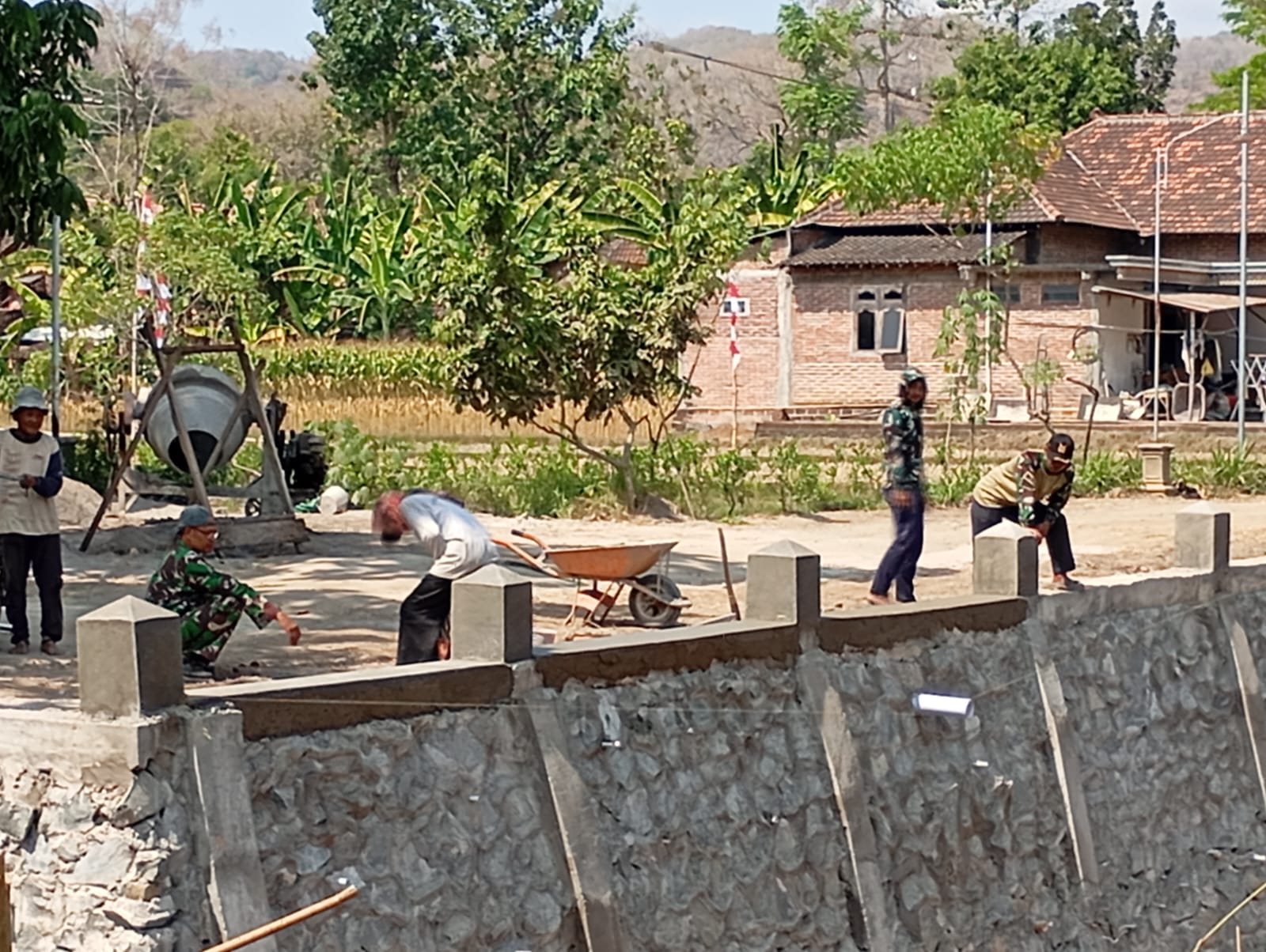 Kekhawatiran Warga Soal Longsor Kini Teratasi, Talud Sungai Dibangun Satgas TMMD Ke-129