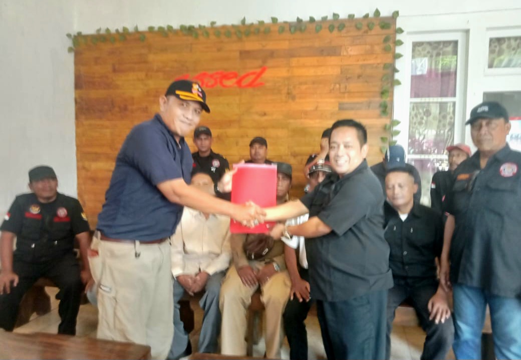 Ketua DPW LSM Harimau Jatim Serahkan SK DPC Banyuwangi, Kami Siap Jalankan Amanah