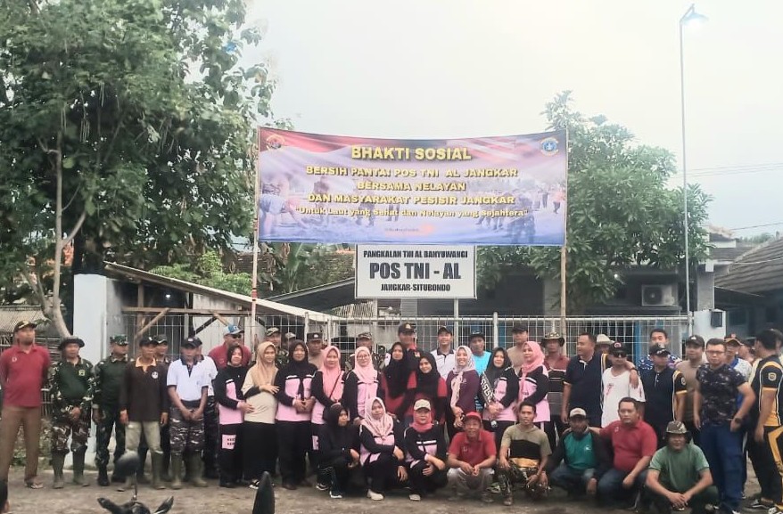 Lanal Banyuwangi Gelar Aksi Bersih Pantai Jangkar, Sinergi TNI AL dan Masyarakat Pesisir Jaga Lingkungan Laut