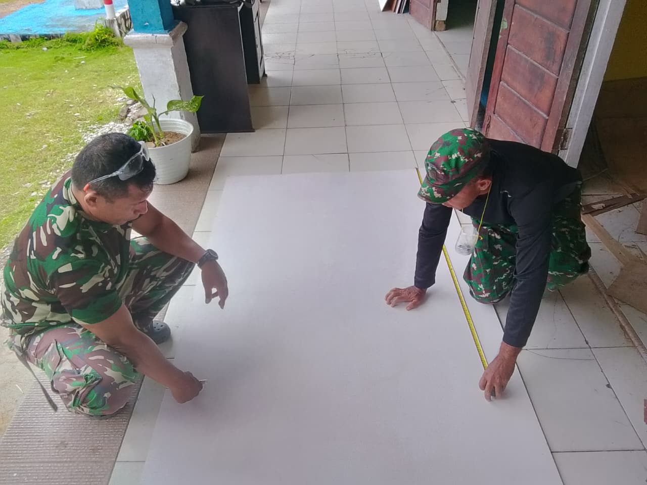 Lewat Aksi Karya Bakti Kodim 1506/Namlea Renovasi Gereja Desa Batlale