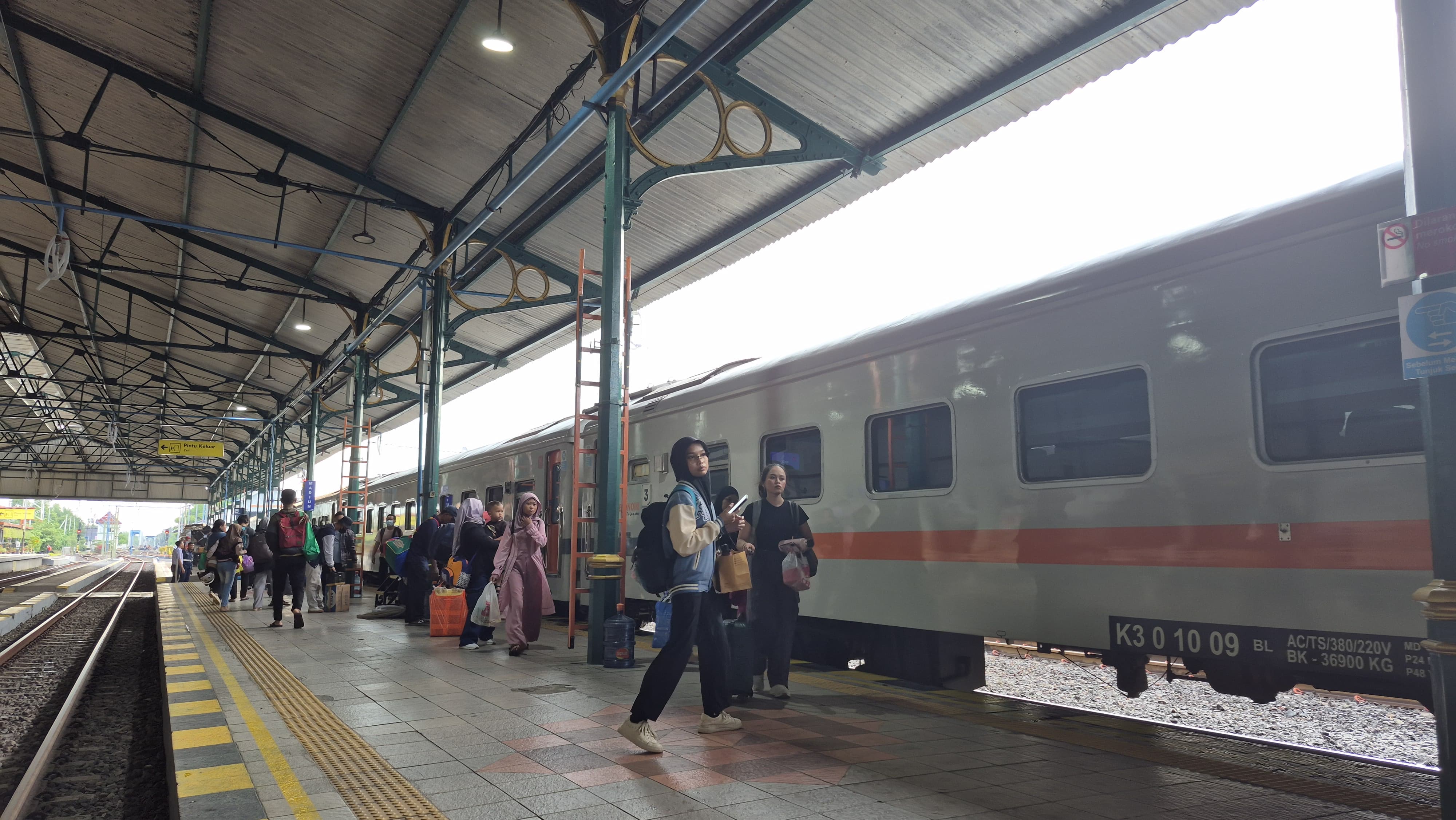 Lonjakan Penumpang KA di Daop 7 Madiun Capai 18.910 Orang, Selama Libur Panjang Tahun Baru Islam 1447 H