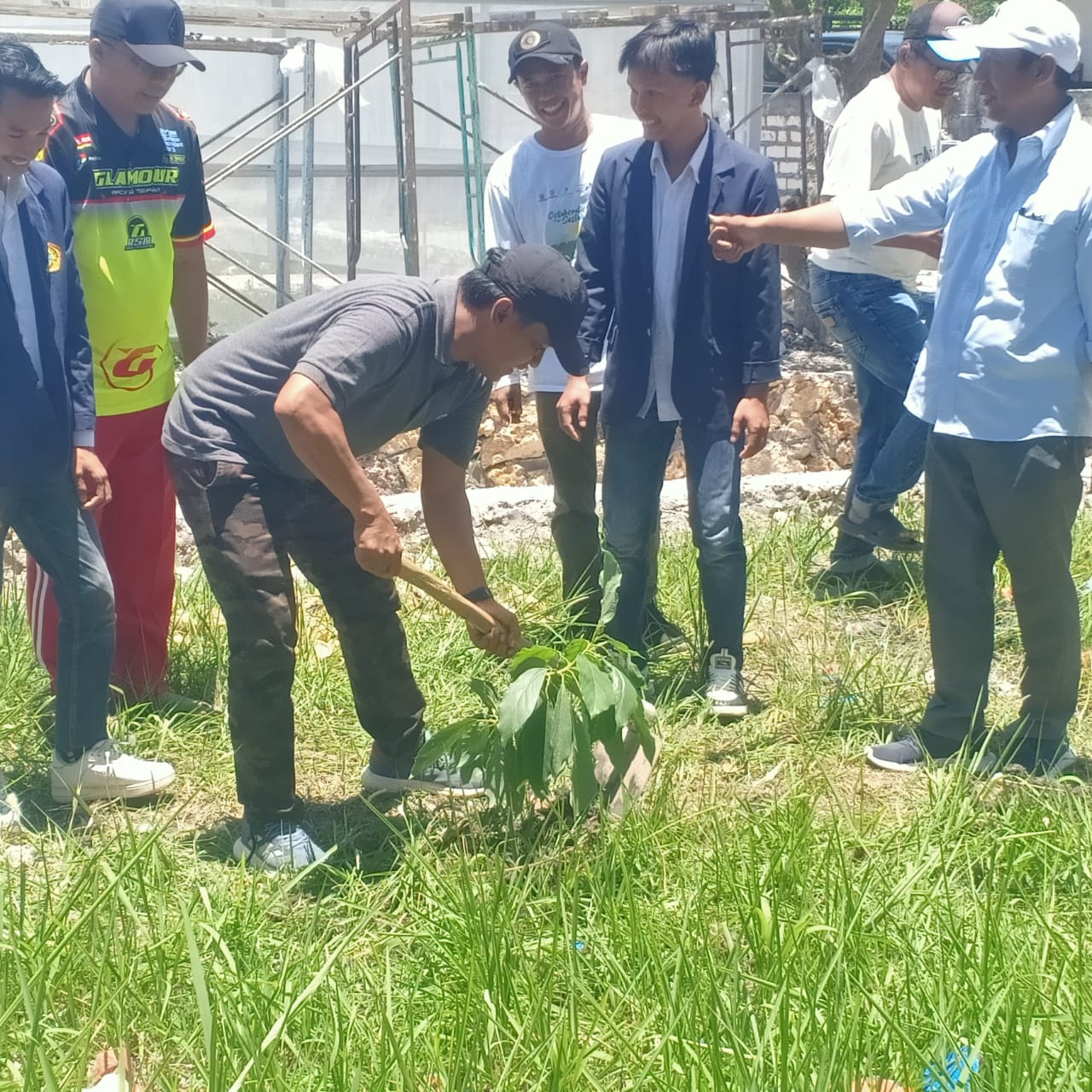 Mahasiswa UTM Gelar Program “Menanam Harapan dan Mewarnai Kehidupan” Bersama Bupati Bangkalan