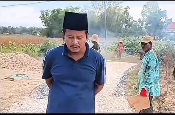 Mantan Tukang Cukur di Sampang Bangun Jalan Desa Pakai Uang Pribadi Rp 2,8 Miliar