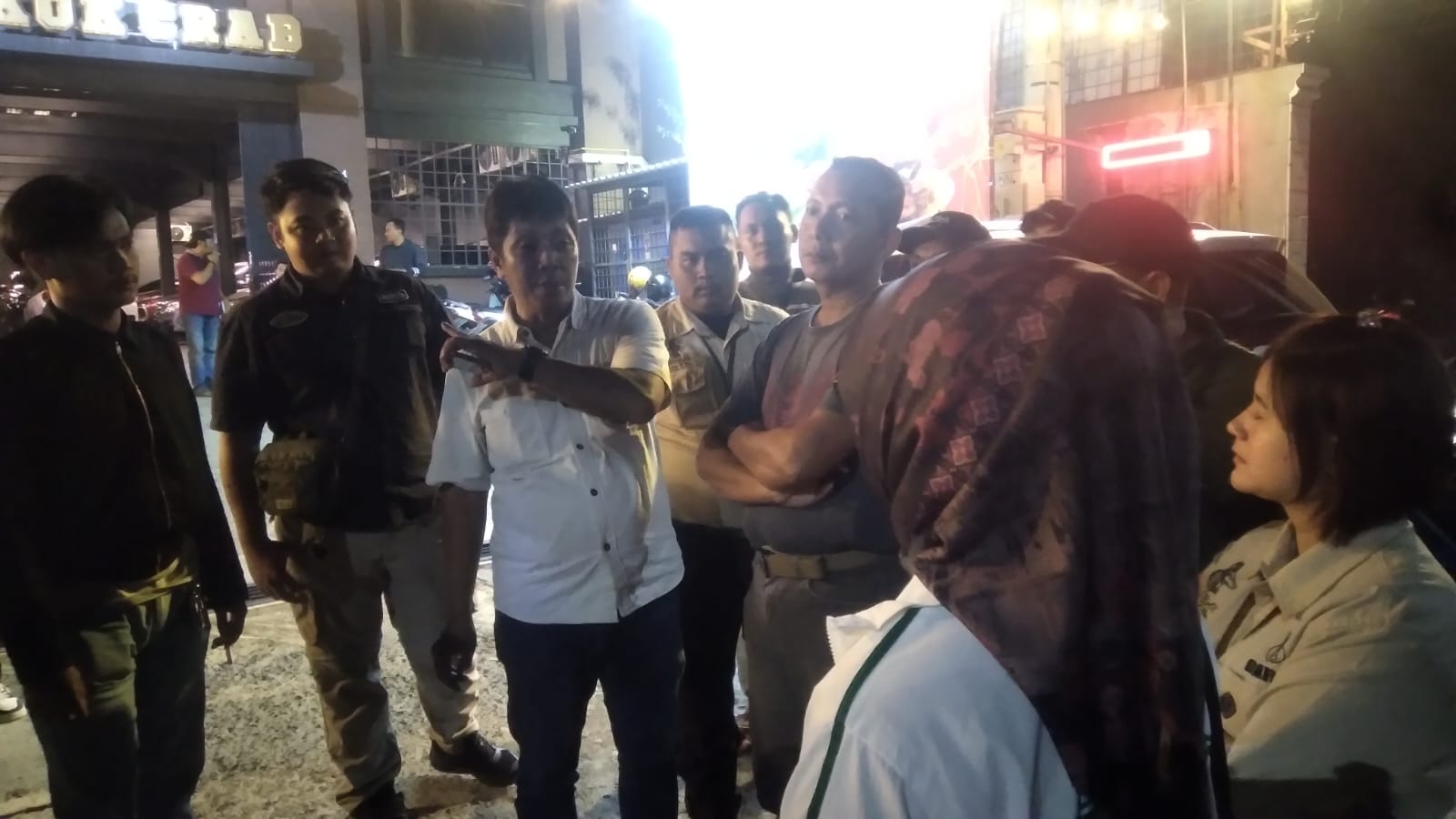 Mediasi Hingga Dini Hari, Warga Kedung Baruk dan Casbar Capai Kesepakatan