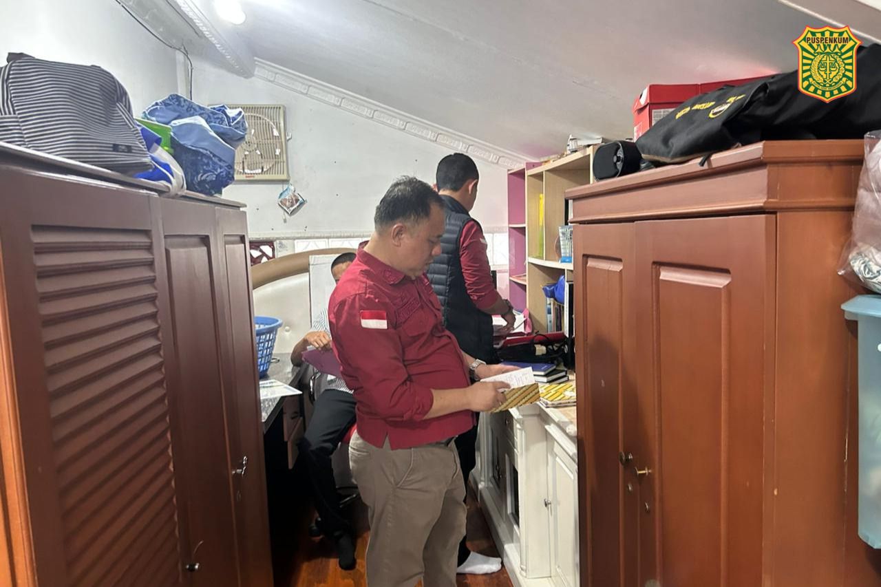 Memburu Alat Bukti, Penyidik Kejati Kalbar Geledah Rumah Pihak Terkait Kasus Bauksit
