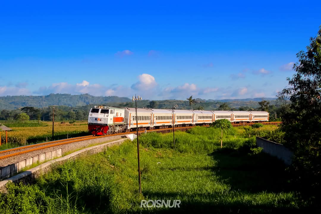Menikmati Keindahan Alam dari Atas Rel, Pesona Perjalanan KA di Wilayah Daop 7 Madiun