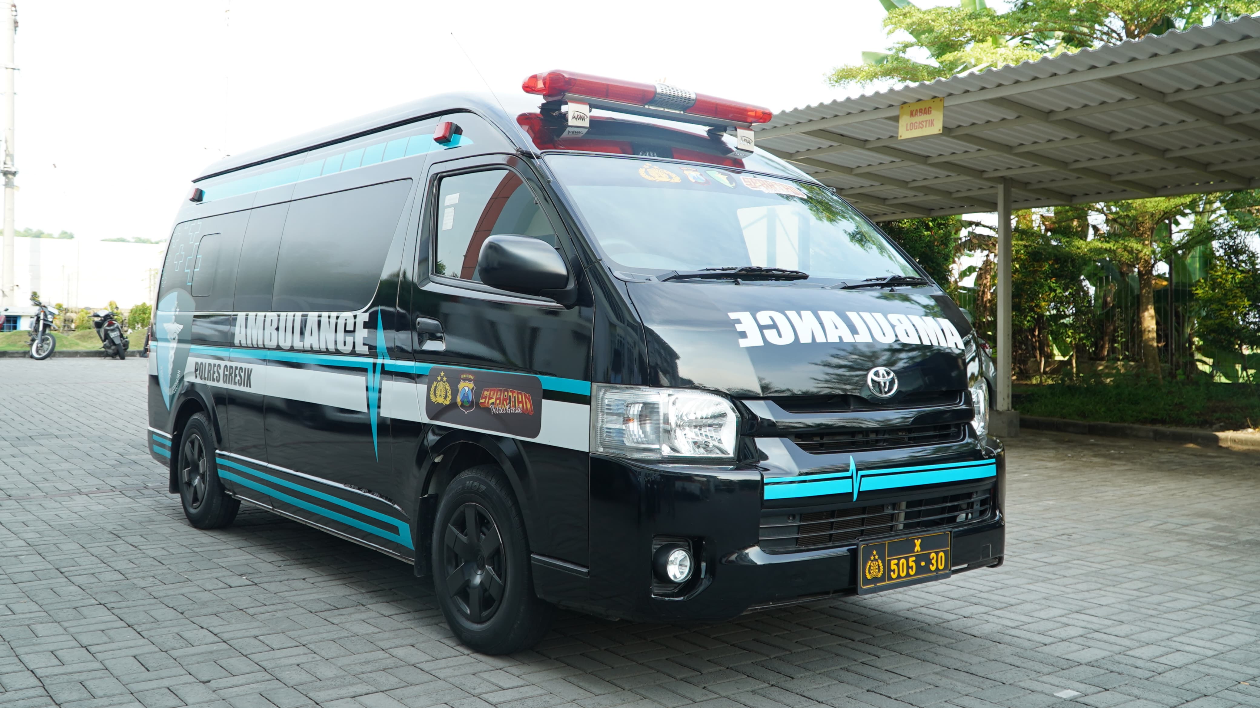 Mobil Ambulance Gratis Polres Gresik Siaga 24 jam, Cukup Hubungi Cak Roma 081188002006