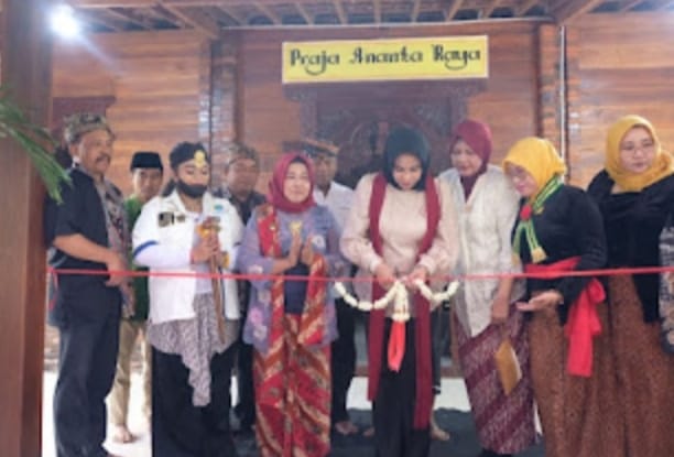 Nguri-uri Budaya Jawa, Wabup Sidoarjo Mimik Idayana Resmikan Tetenger Gubuk Praja Ananta Raya