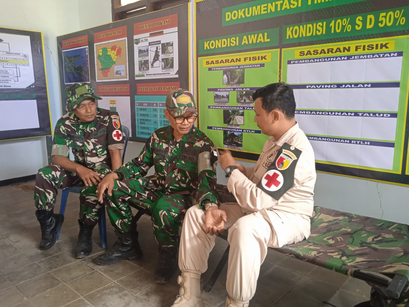 Pastikan Kelancaran Tugas Anggota Satgas TMMD, Tim Kesehatan Aktif Berikan Layanan