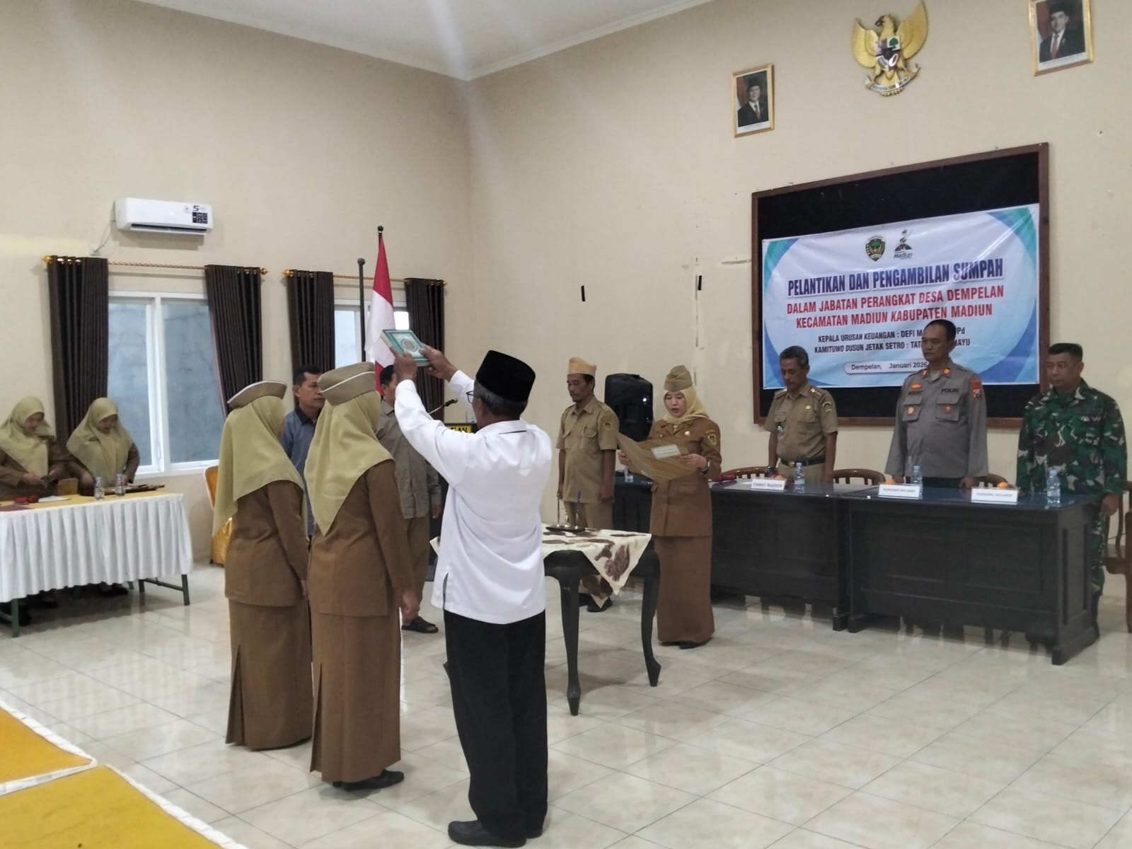 Pelantikan dan Pengambilan Sumpah Jabatan Perangkat Desa Dempelan kecamatan Madiun