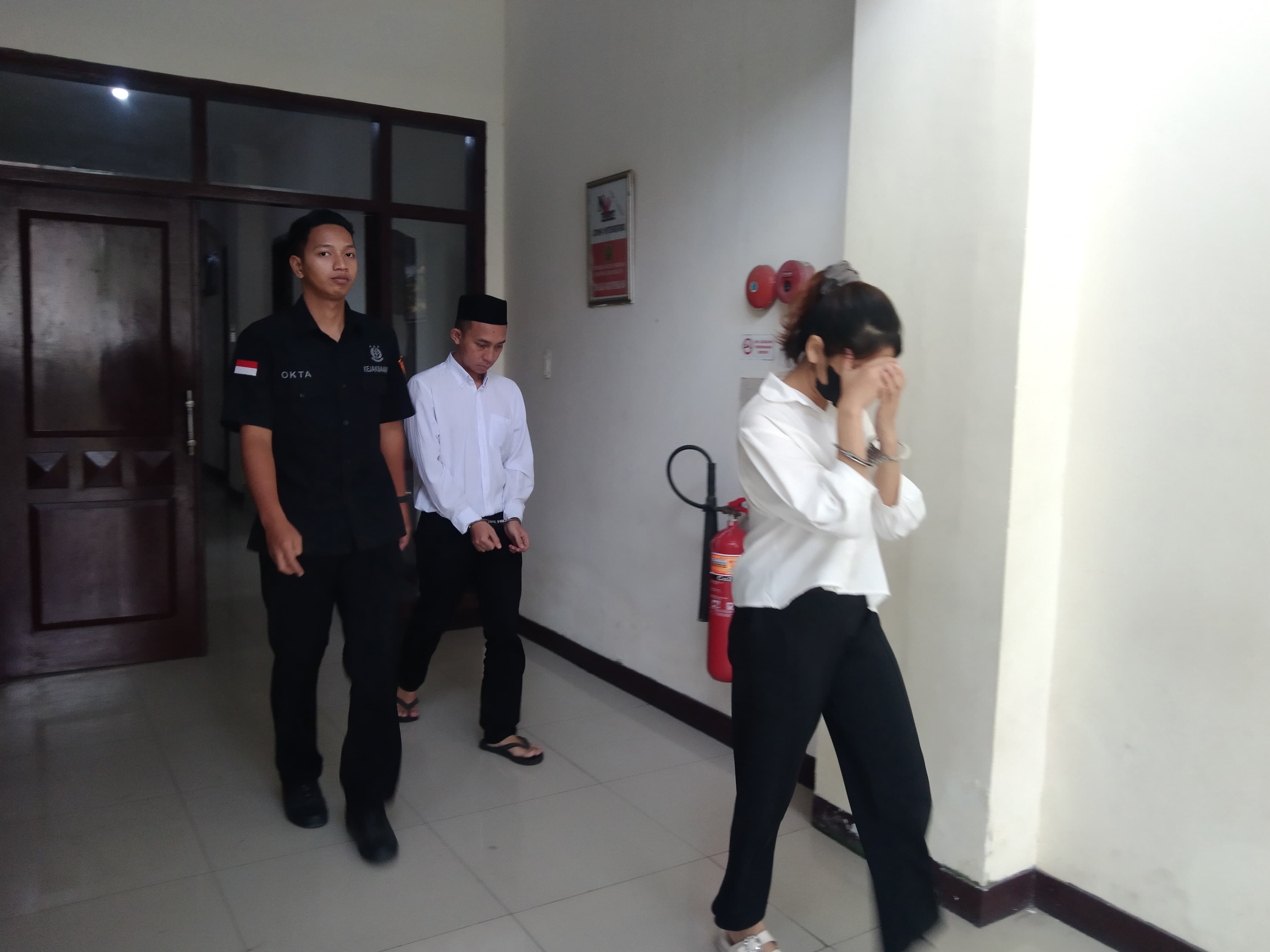 Pembacaan Berkas Tuntutan Kasus Skandal Video Mesum Yang Menjerat Mantan Karyawan PT Petrokimia Bersama Seorang Selebgram Wurung Digelar, Jaksa Belum Siap