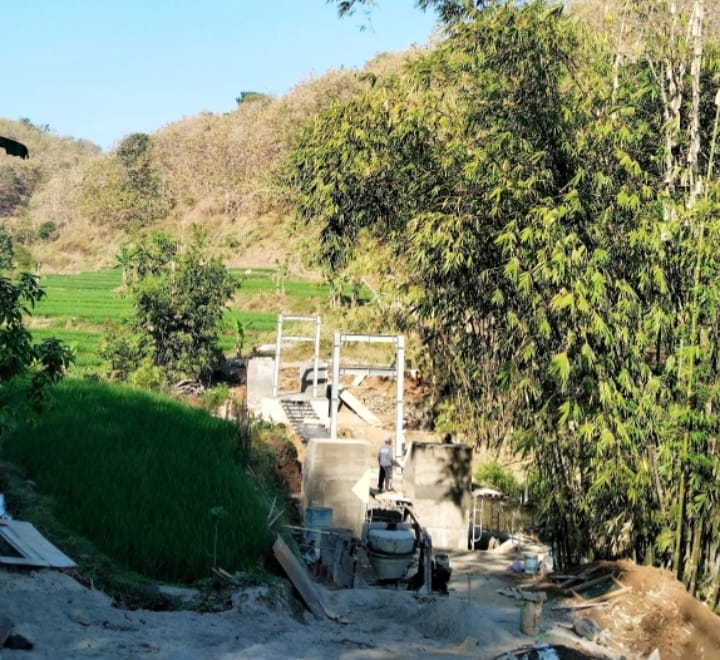 Pembangunan Jembatan Baru Tingkatkan Akses dan Perekonomian Warga Tawangrejo.
