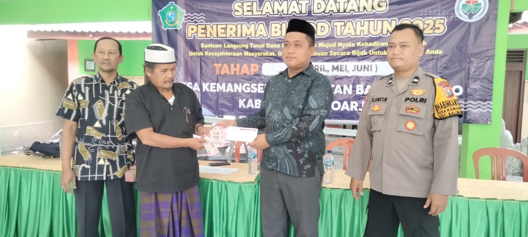 Pemdes Kemangsen Salurkan BLT DD Tahap II Tahun 2025