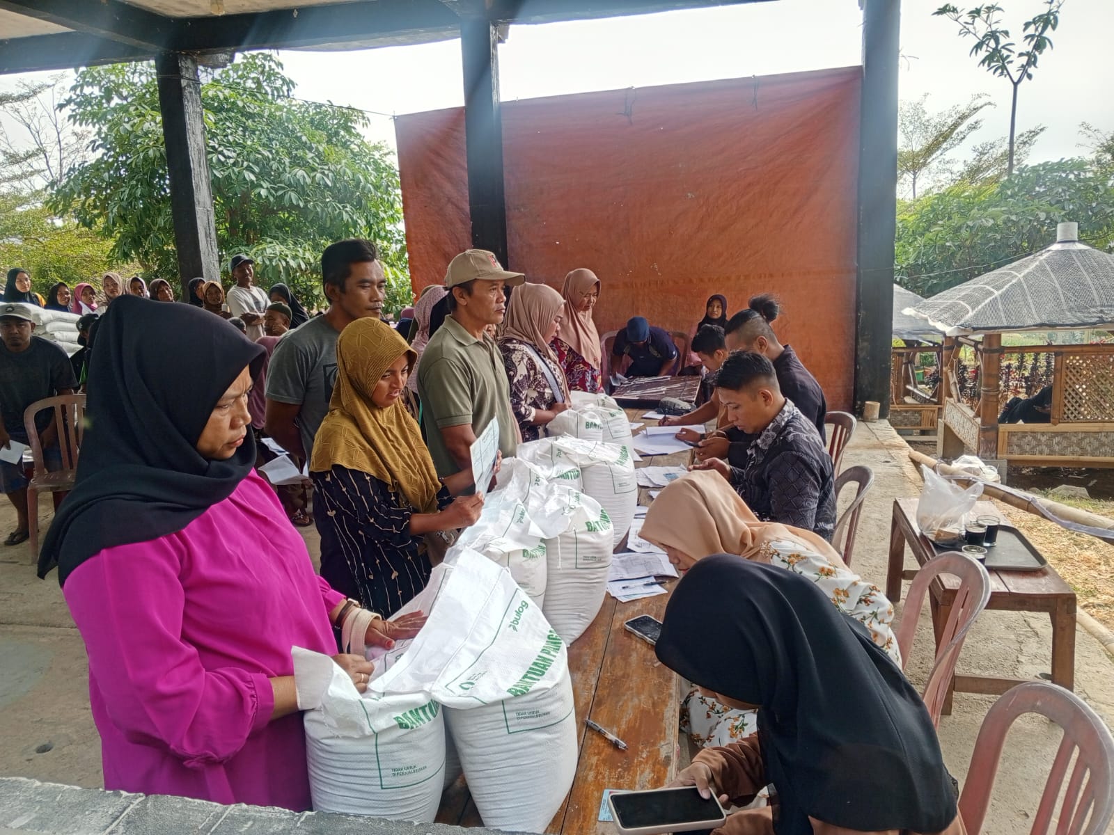 Pemerintah Desa Girimulyo Salurkan Batuan Beras 30 Kg Kepada Warga Masyarakat